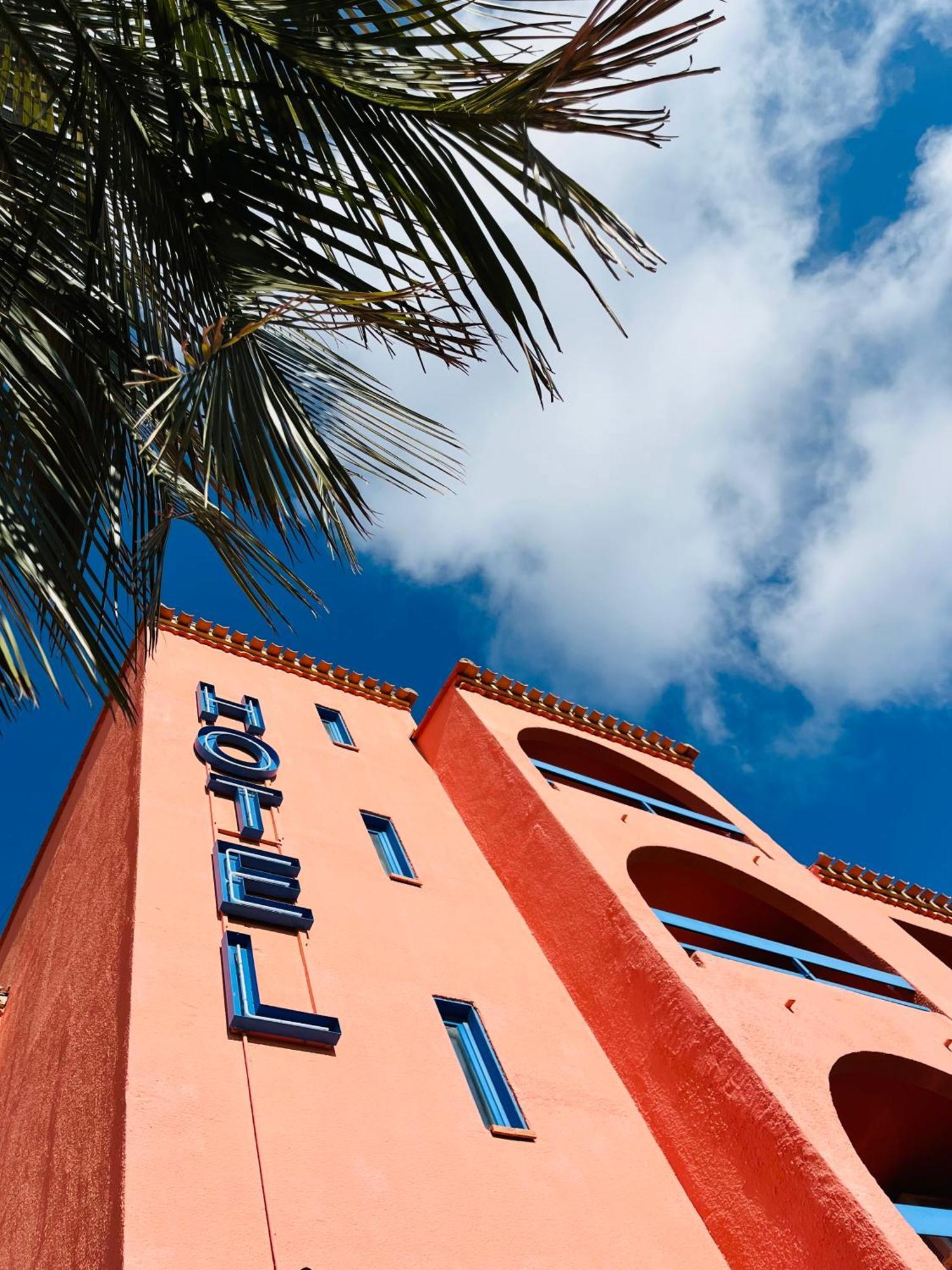 Cit'Hotel Des 2 Golfs Leucate Exterior foto